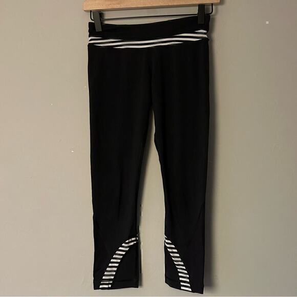 Lululemon Run: Inspire Crop II - Black/Classic Stripe Black White, Size 4, Rare - Picture 4 of 12
